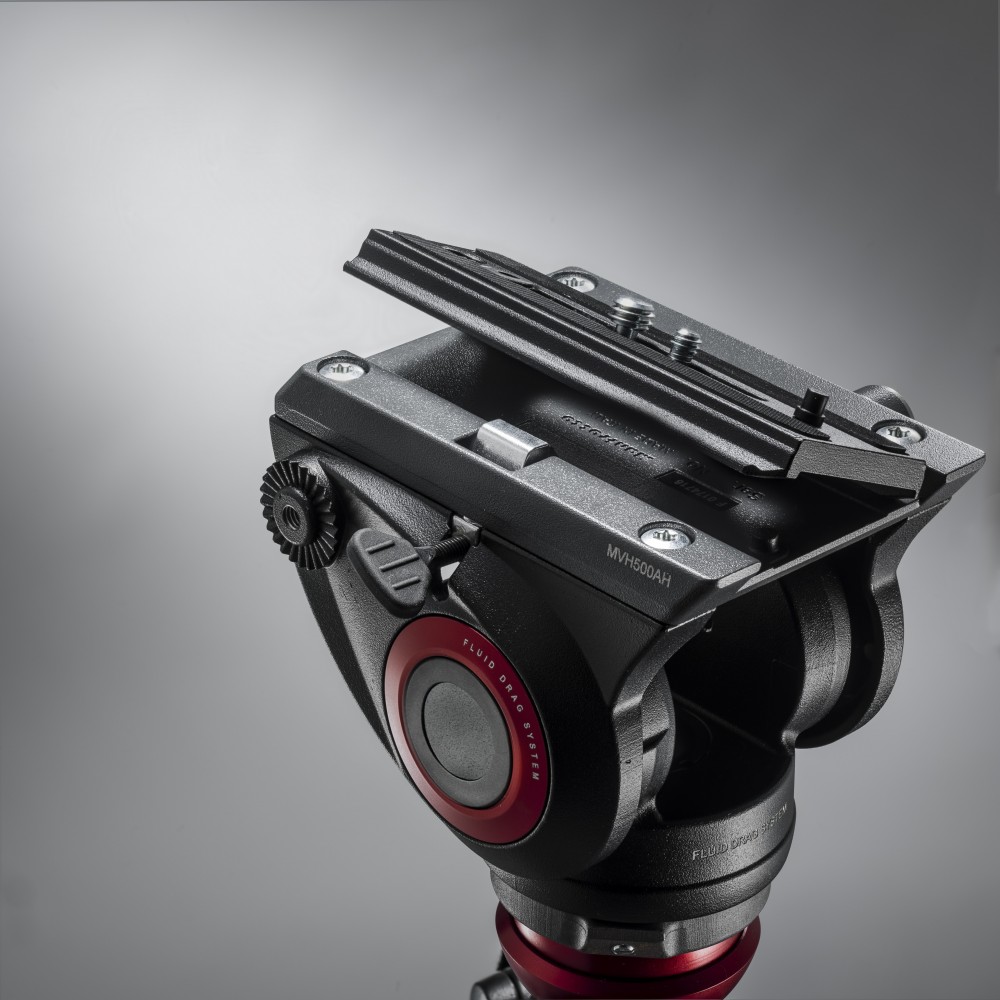 PRO FLUID head with a flat base Manfrotto - 
Fixed Fluid Drag System on PAN and TILT movements
2.4kg pre-set counterbalance syst