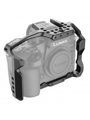 Panasonic GH6 Cage 8Sinn - - 1/4" Befestigungspunkte- Arri-Aufnahmepunkt (3/8" Befestigungspunkt oben)- M4-Gewinde (oben vorne,