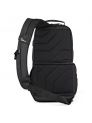 Slingshot Edge 250 AW Black Lowepro - 
Compact DSLR with attached lens (like 18-200mm) plus extra lens
Room for personal gear su