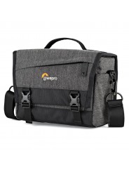 m-Trekker SH 150, Charcoal Grey Lowepro - 
Dedicated interior storage for memory card and tablet
Front pocket holds lens caps, k