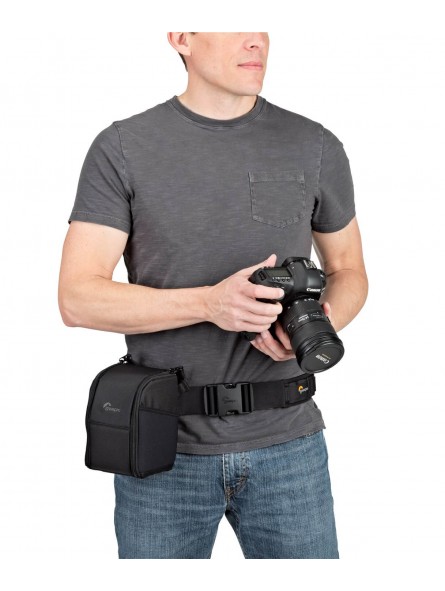 ProTactic Lens Exchange 100 AW Lowepro - 
Temporarily holds 2 lenses during exchange
Easy-grip main handle for smooth, single-ha