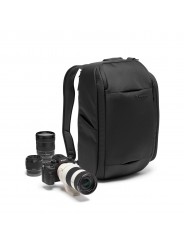 Advanced Hybrid Backpack III Manfrotto - 
Carry as backpack, shoulder bag, or handle bag to fit your style
Holds a DSLR or mirro