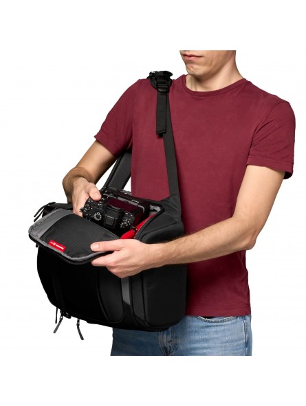 Advanced Fast Backpack III Manfrotto - 
Fits a full frame camera + 70-200/4 lens, 3 lenses + accessories
Versatile dual side acc