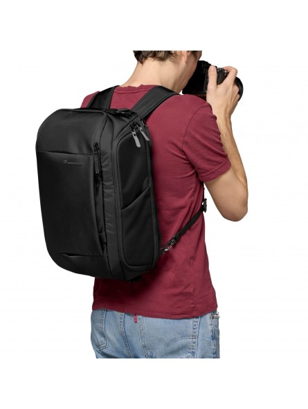 Advanced Hybrid Backpack III Manfrotto - 
Carry as backpack, shoulder bag, or handle bag to fit your style
Holds a DSLR or mirro