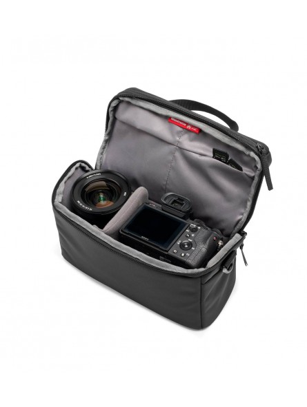 Advanced Shoulder bag M III Manfrotto - 
Carries CSC cameras with 2 to 3 lenses or a DJI Mavic Pro
Large zippered pocket for sma