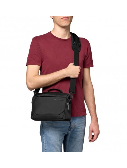 Advanced Shoulder bag M III Manfrotto - 
Carries CSC cameras with 2 to 3 lenses or a DJI Mavic Pro
Large zippered pocket for sma