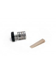 Kamera-Keil Udengo - Größe: 5,3" x 1" x 5/6" (13,5 cm x 2,5 cm x 2,2 cm)
Gewicht: 1,8 Unzen (0,05 kg) 
Material: Hartholz 1