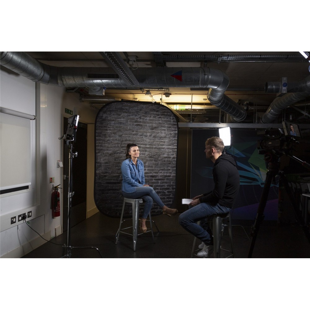 Urban Faltbar 1,5 x 2,1 m, weiß lackiert/industriegrauer Backstein Lastolite by Manfrotto - Der 2in1-Hintergrund verfügt über ei